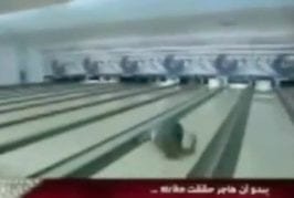 Grosse chute après un strike au bowling