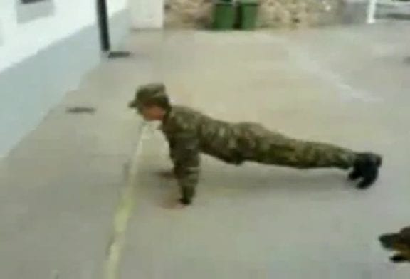 Soldat pris dans une embuscade au cours d'un exercice