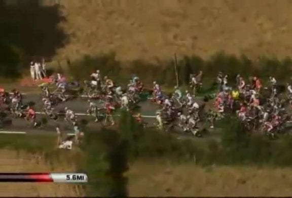 Spectateur du Tour de France provoque un terrible accident