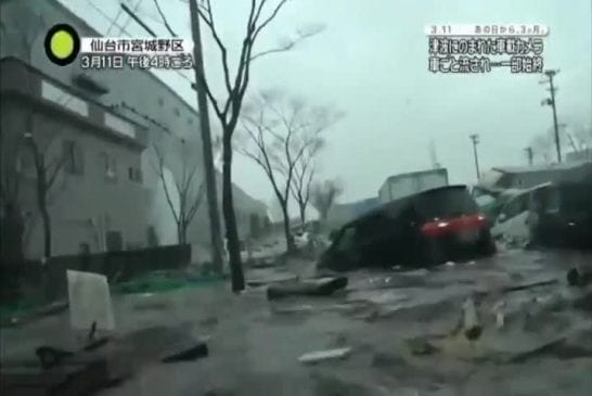 Tsunami japonais vu de l’intérieur d’une voiture