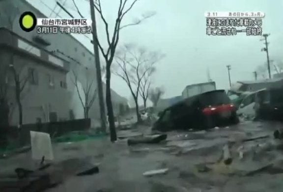 Tsunami japonais vu de l’intérieur d’une voiture