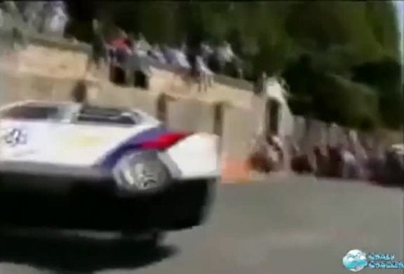 Conducteur de voiture de rallye sur 2 roues