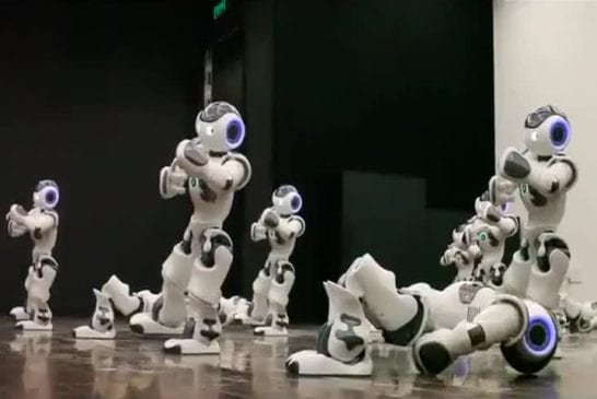 Danse synchronisée de petits robots