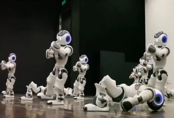 Danse synchronisée de petits robots