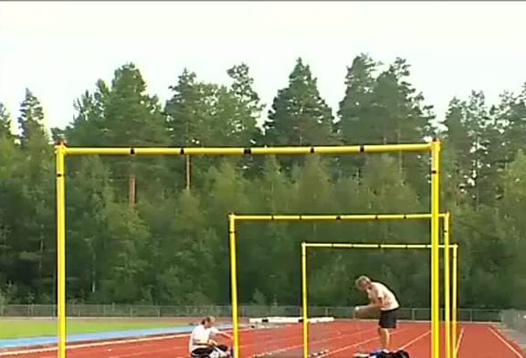 Cet homme peut sauter très haut