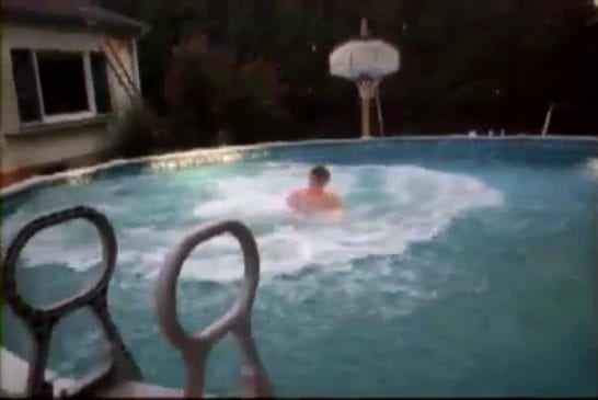 Sauter du toit dans une piscine FAIL