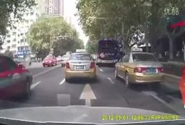 Honda Civic se retourne