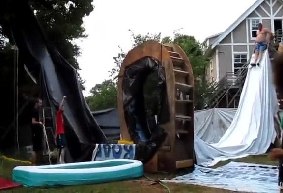 Extraordinaire toboggan dans un jardin