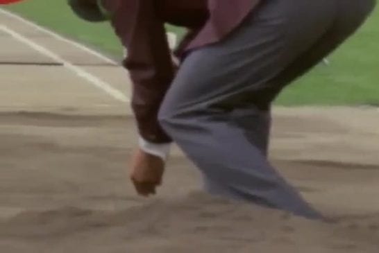 Bob Beamon réalise le record du monde de saut en longueur