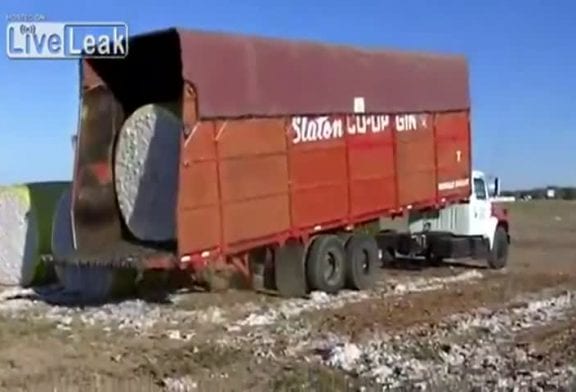 Façon insolite de décharger son camion