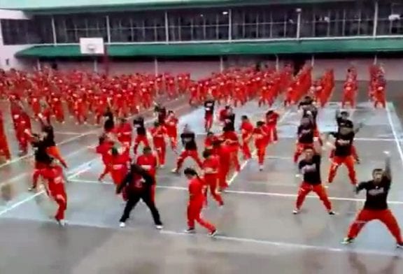 Détenus font un Gangnam Style