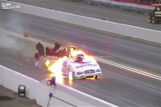 Dragster explose mais le pilote gagne la course