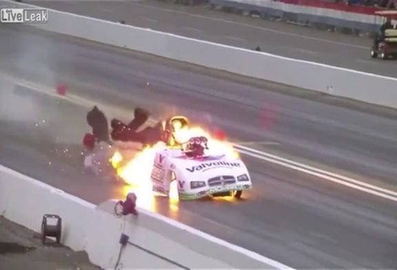 Dragster explose mais le pilote gagne la course