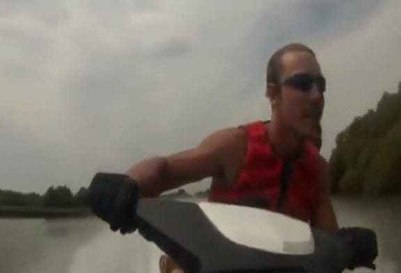 Faire du jet-ski sur la terre ferme