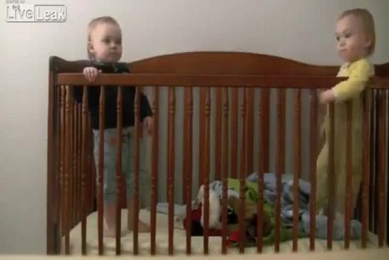 Ce bébé est un artiste de l’évasion