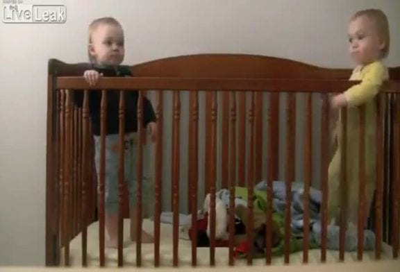 Ce bébé est un artiste de l’évasion