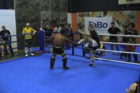 Super Tord contre Saenchai