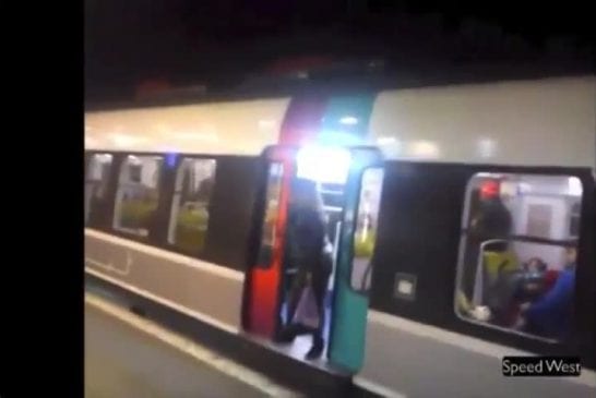 Une femme dégagée du RER