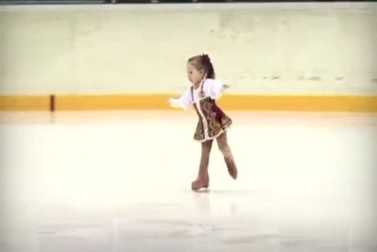 Impressionnant patineuse artistique de 2 ans