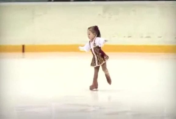 Impressionnant patineuse artistique de 2 ans