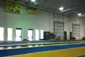 Incroyable flips d’un gymnaste