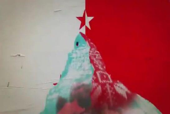 Skieur fou se moque d’une avalanche en réalisant un backflip