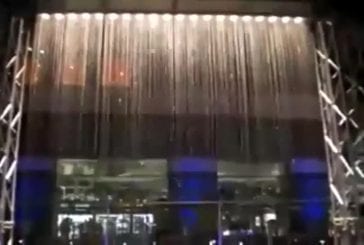Spectacle de chute d’eau dans un centre commercial