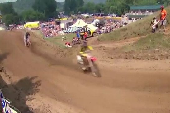 Chad Reed se crash durant son tour de chauffe de Moto-cross