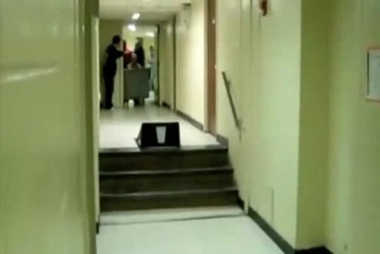 Etudiant tente le saut dans les escaliers FAIL