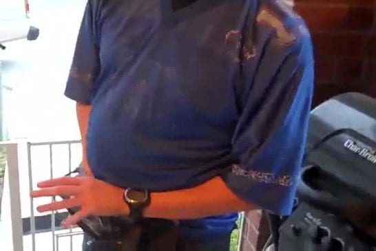 Ce mec a ses boules en feu