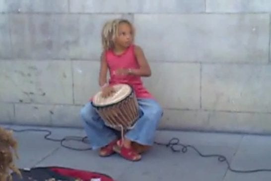 Enfant réalise une incroyable performance avec son Djembe