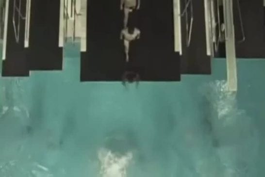 Sauter à l’infini dans la piscine