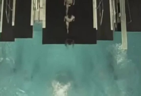 Sauter à l’infini dans la piscine