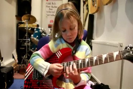 Guitariste de 7 ans