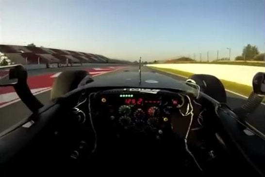 Caméra GoPro sur la tête d’un pilote de formule 1