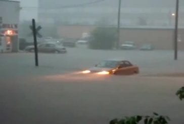 Scooter électrique défie les inondations