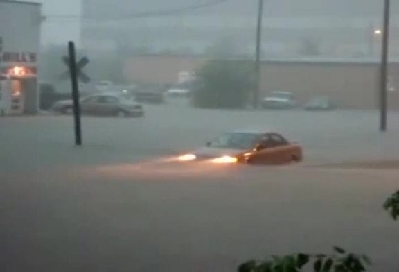 Scooter électrique défie les inondations