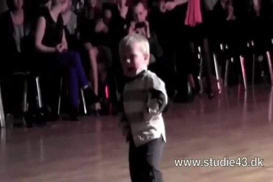 Enfant de 2 ans danse le Jive