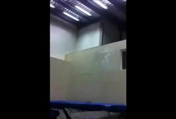 Trampoline sur un mur