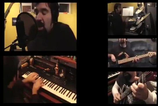 Il joue tout seul Bohemian Rhapsody de Queen