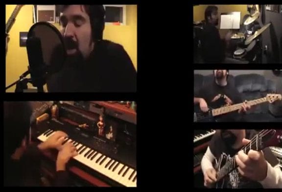 Il joue tout seul Bohemian Rhapsody de Queen
