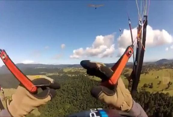 Parapente et deltaplane se heurtent en collision frontale