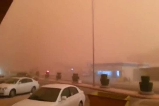 Tempête de sable transforme le jour en nuit