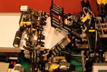 Construction Lego pour plier et envoyer un avion en papier