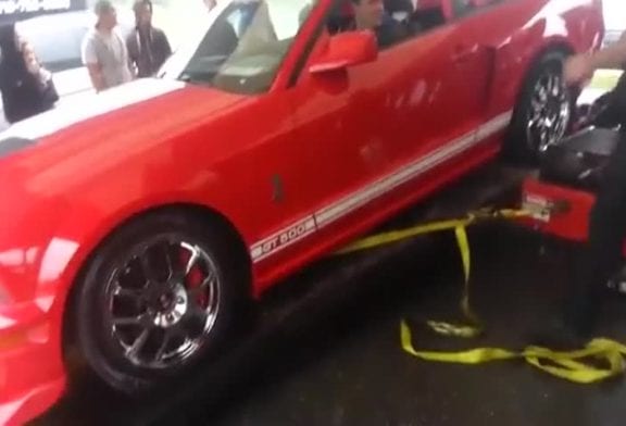 Cette voiture Shelby GT500 détruit un appareil de contrôle technique