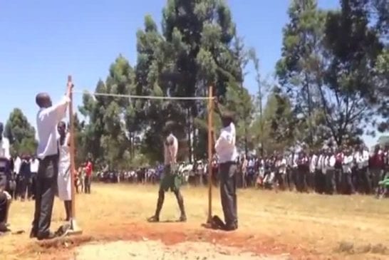 Compétition de saut en hauteur au Kenya