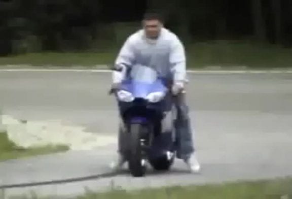 Burnout en moto Fail