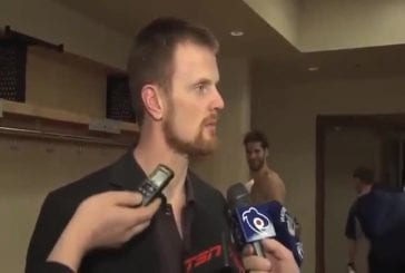 Interview d’un joueur de hockey dans les vestiaires