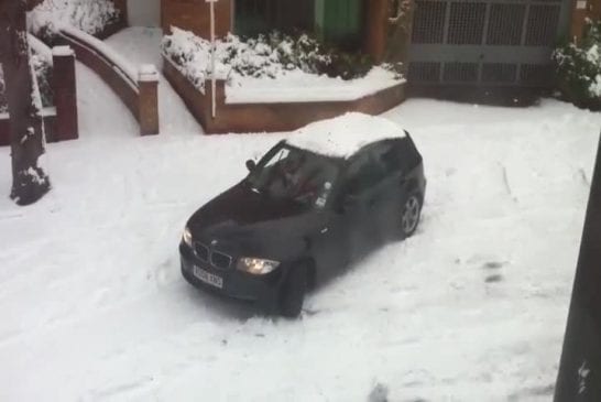 Accident de voiture dans la neige