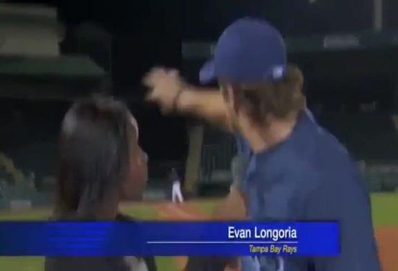 Sauver la journaliste en attrapant la balle au vol